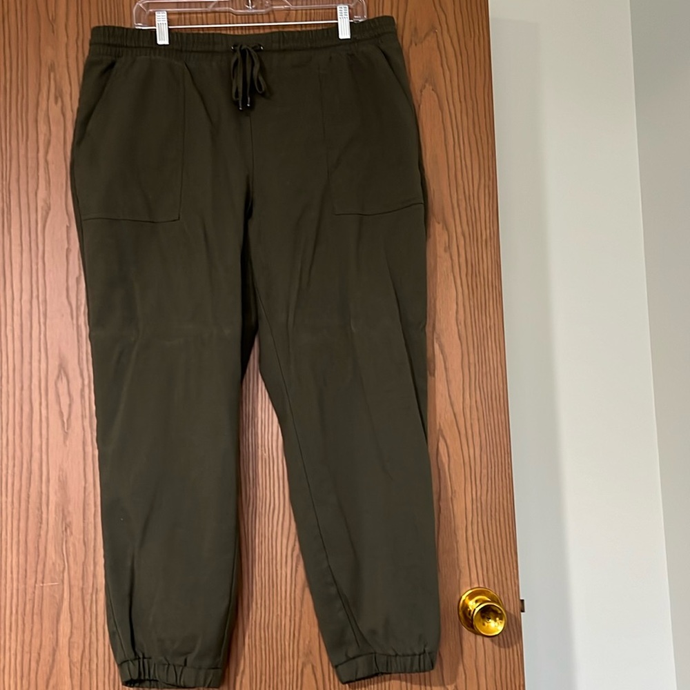 Nine West elastic waistband/drawstring cargo pants